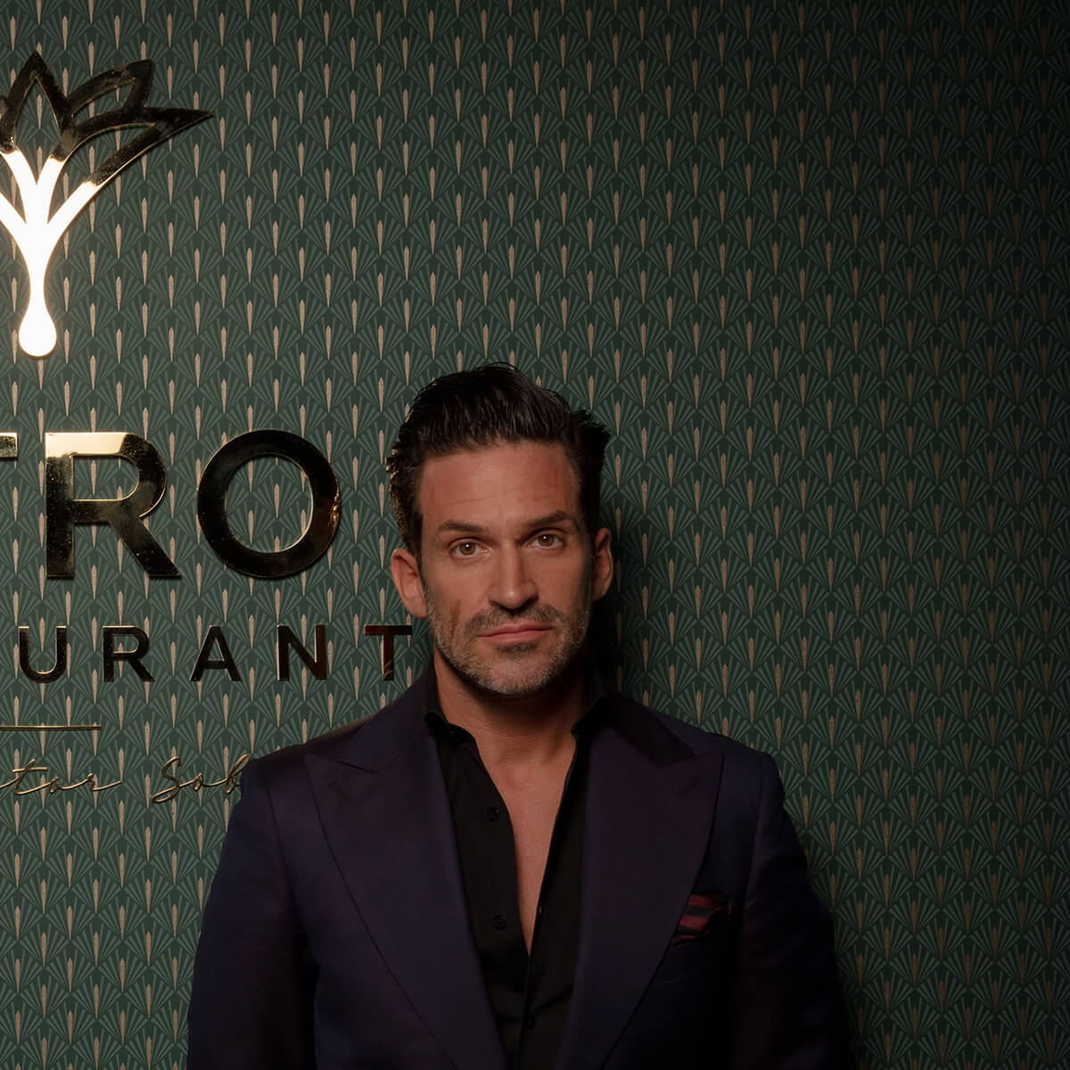 Hugo Banha Hugo Banha Fundador do OTRO group, Hugo Banha inaugurou em Setembro de 2015 a OTRO perfume concept, onde se podem encontrar, em regime de exclusividade, as mais prestigiadas marcas de perfumaria de nicho. Em fevereiro de 2017, criou a OTRO private tailoring, um clube restrito em que cada cliente define exatamente o que quer, à medida. E em 2018 surge a OTRO architecture & design, com o objectivo de proporcionar ao cliente ambientes únicos e requintados. Em Outubro de 2020, complementa a experiência do OTRO group com o OTRO restaurante, um espaço de convívio e lazer onde a qualidade da experiência gastronómica é uma das protagonistas.